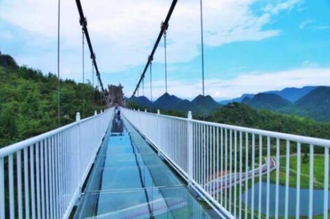 高空玻璃吊橋